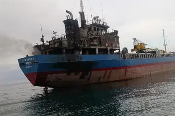 Kapal MT Layar Anggun 8 yang berdaftar di Tanzania terbakar dan hanyut pada kedudukan 5.6 batu nautika tenggara Pulau Lima, Mersing, Johor, sebelum 12 krunya diselamatkan pihak berkuasa Singapura pada 16 April.