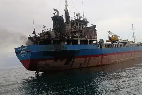 Kapal MT Layar Anggun 8 yang berdaftar di Tanzania terbakar dan hanyut pada kedudukan 5.6 batu nautika tenggara Pulau Lima, Mersing, Johor, sebelum 12 krunya diselamatkan pihak berkuasa Singapura pada 16 April.