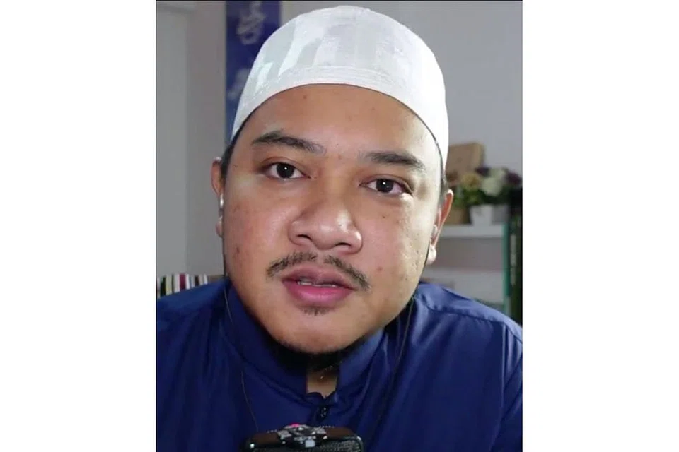 Ustaz Muhammad Najib Ahmad merupakan Imam Eksekutif Masjid Al-Taqua. Beliau memperolehi ijazah dalam bidang Perundangan Islam daripada Universiti Al-Azhar, Mesir.