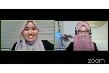 BERAYA CARA NABI: Ustazah Siti Syariati Sulaiman (kanan), yang bersama Cik Hiah Bayazid, berkata sunah Rasulullah saw ialah salah satu cara meraikan Syawal berpandukan akhlak baginda. - Foto ihsan AFIRA NAQILLA