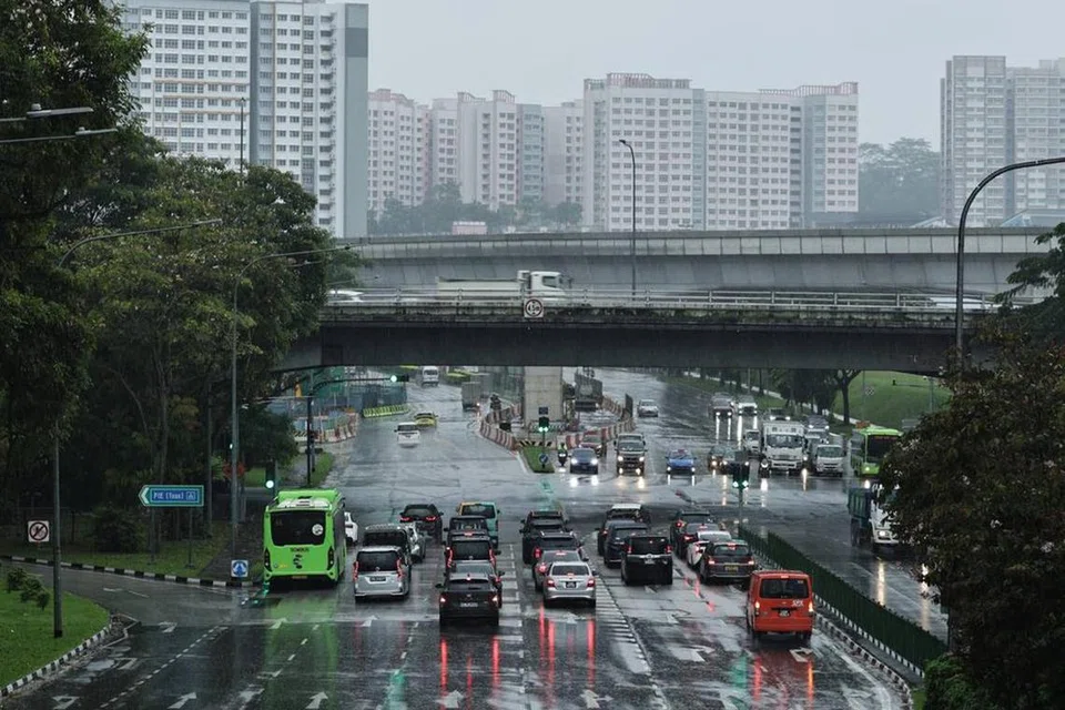 Pada 8.10 pagi, PUB melaporkan bahawa banjir kilat di sepanjang Jurong Town Hall Road telah surut.
