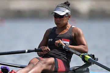 AKSI BERMULA: Poh mencatat masa 8 minit 31.12 saat dalam pusingan saringan dua sculls perseorangan wanita (2,000 meter) di Sukan Olimpik Tokyo pagi semalam. - Foto REUTERS