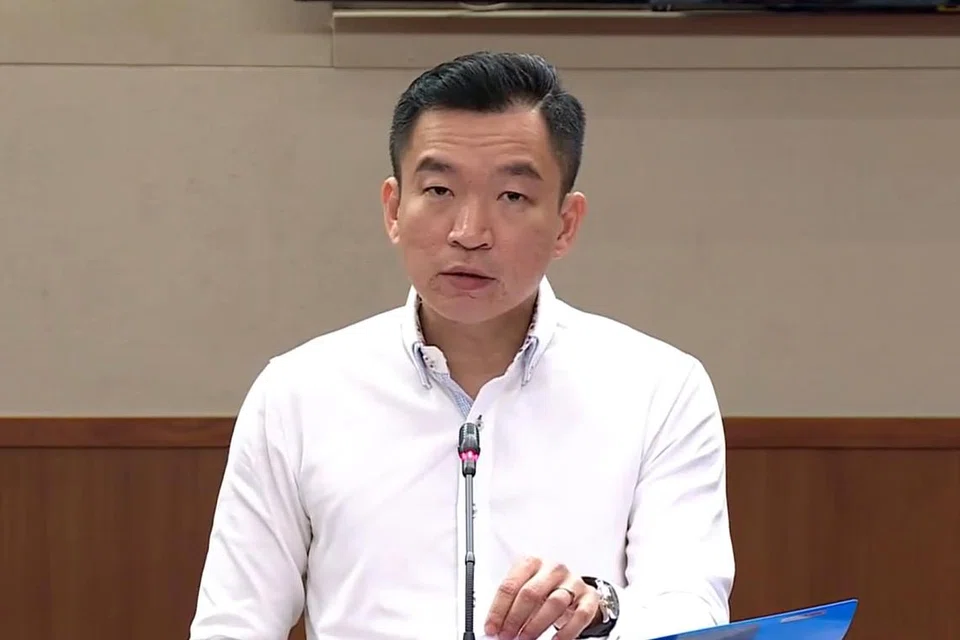 Setiausaha Parlimen Kanan (Kebudayaan, Masyarakat dan Belia merangkap Pembangunan Sosial dan Keluarga), Encik Eric Chua berkata pemerintah akan menyediakan titik sentuh pertama untuk memudahkan sesiapa sahaja mendapatkan bantuan kesihatan mental.