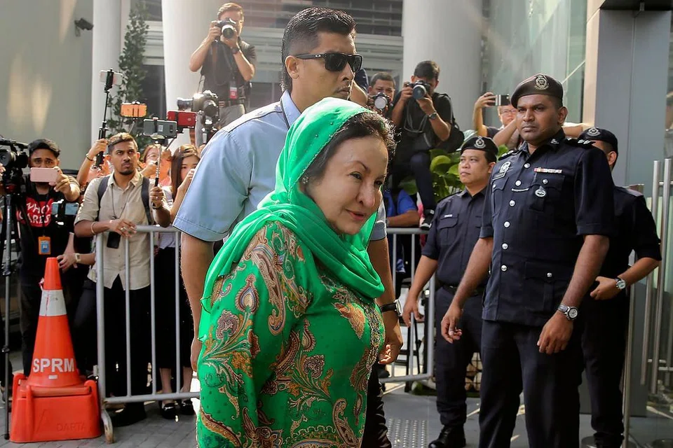 Datin Rosmah tiba di ibu pejabat SPRM pada 26 September. 