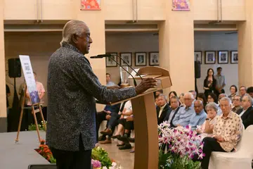 Mantan Timbalan Perdana Menteri, Profesor S. Jayakumar, melancarkan buku bertajuk Creating Three Unique Singapore Laws: An Inside Story pada 12 Ogos yang dihadiri Menteri Kanan, Encik Lee Hsien Loong (duduk barisan depan, kanan).
