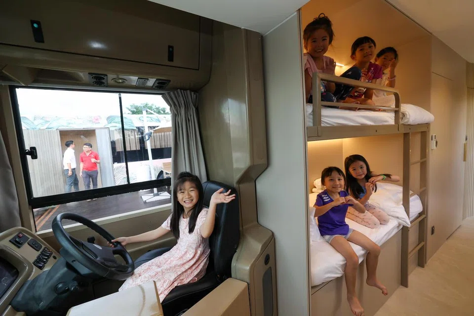 BARU DAN MENARIK: Resort The Bus Collective menawarkan pelbagai kemudahan termasuk bilik dengan katil dua tingkat. 