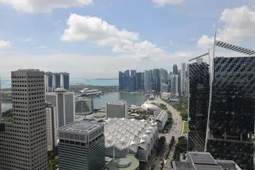 PROSPEK LEBIH CERAH: Pakar ekonomi menjangkakan pertumbuhan ekonomi Singapura yang lebih baik bagi 2024.