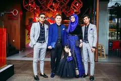 SELAMI KEHIDUPAN SELEBRITI: Rozita Che Wan (kedua dari kanan) akan tampil dalam program realiti 'The House' yang mendedahkan kehidupan hariannya bersama keluarganya melalui saluran Astro Ria mulai 25 Januari. Gambar menunjukkan (dari kiri), anaknya, Ammar Effendy; suami, Zain Saidin; anak bongsu, Aaisyah Dhia Rana; dan anak, Aniq Ezzra. - Foto INSTAGRAM ROZITA CHE WAN