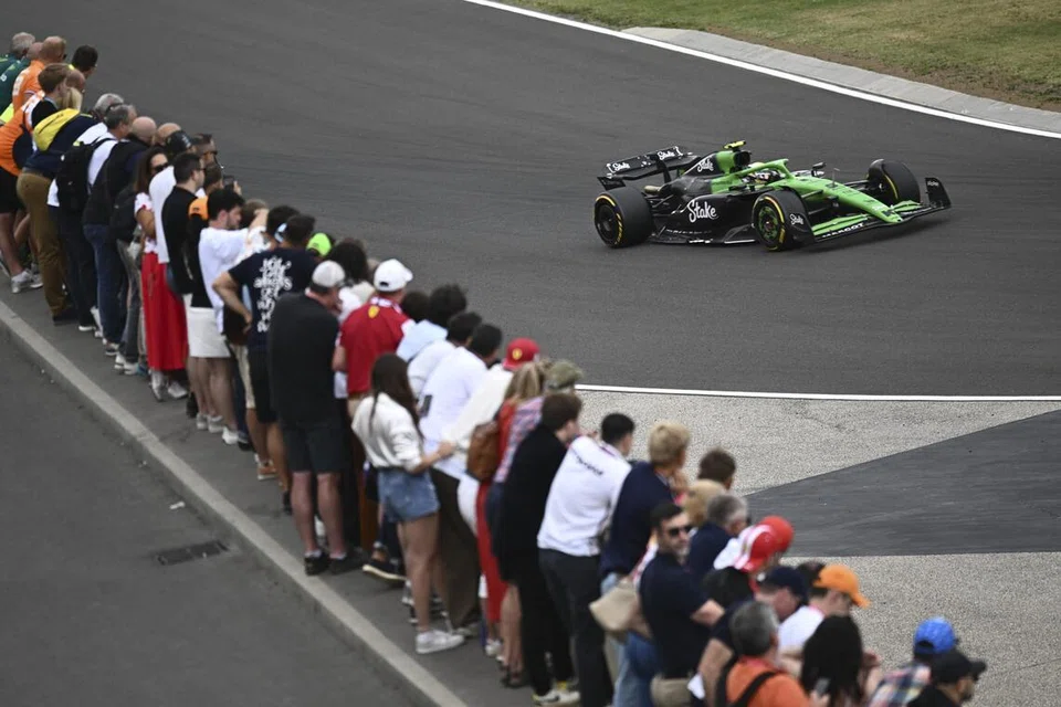 Pemandu Sauber, Gabriel Bortoleto menunjukkan kemahiran semasa Grand Prix Hungary pada Ogos. 