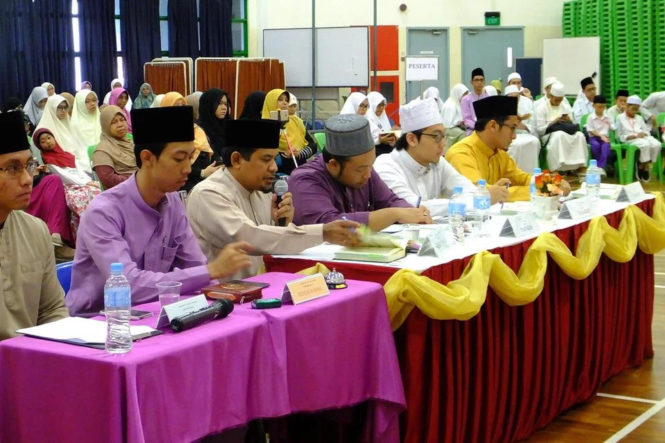 Mereka yang menjadi penentu siapakah pemenang. Barisan pengadil jemputan bagi acara Musabaqah Tahfiz yang berlangsung pada 2016. 