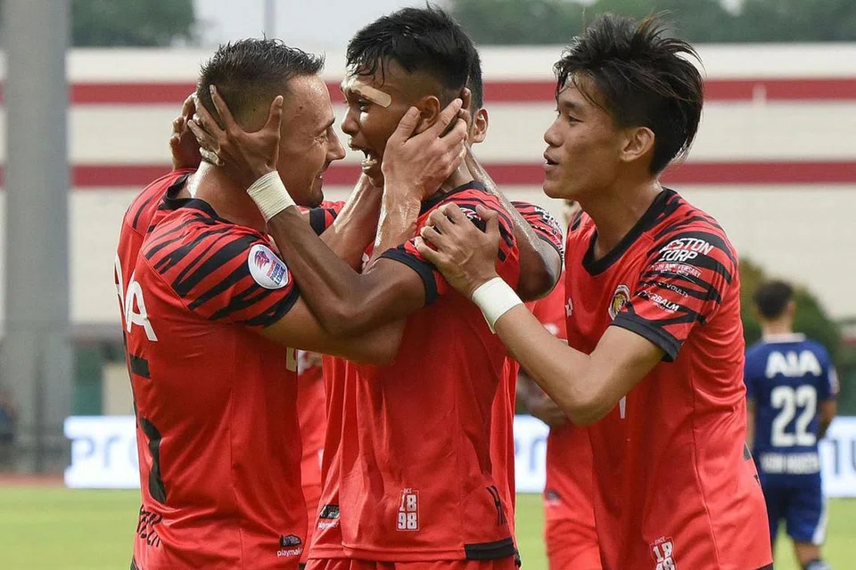 RAIKAN GOL: Pemain Balestier (dari kiri) Kristijan Krajcek, Hazzuwan Halim dan Daniel Goh, meraikan gol pasukan semasa kemenangan ke atas Geylang International. - Foto BKFC 