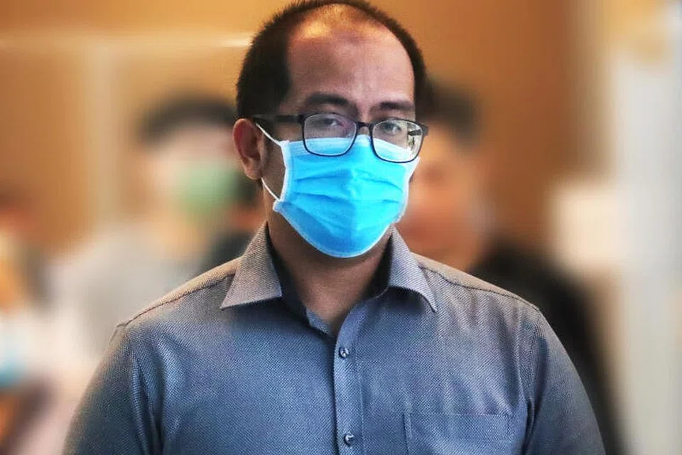 HILANG SABAR: Allan Chua Kim Wee (gambar) dikatakan menggunakan bahu kanannya untuk menghentak badan Ng Sioh Leng, 74 tahun, yang jatuh ke belakang dan kepalanya terhantuk ke lantai. - Foto fail 
