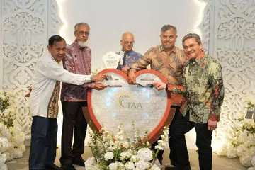 Anggota Parlimen (AP) GRC Bishan-Toa Payoh, Encik Saktiandi Supaat (pertama dari kanan), merupakan tetamu terhormat di pelancaran Kempen Dana Amal Ramadan TAA 2026. Pemegang amanah TAA (dari kiri) Encik Hamsani Raoh; Encik Izzuddin Taherally ; Encik Ameerali Abdeali dan Ketua Jawatankuasa Eksekutif TAA, Encik Mohd Najiib Sahib turut melancarkan kempen dana amal yang menetap matlamat mengumpulkan $1.9j pada 2026.