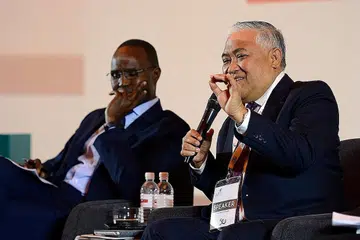 PERKUKUH INSTITUSI: Dr Sirajuddin (kanan) menekankan bagaimana Islam merupakan agama yang moderat dan menggalak kewujudan bersama secara harmoni. Seorang lagi panelis, Dr Elsanousi pula menekankan pentingnya institusi agama yang menggalakkan sikap inklusif.