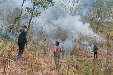 AKIBAT KEMARAU: Cuaca panas yang berpanjangan di Bali telah menyebabkan kemarau dan banyak kebakaran hutan dan tanah.