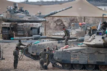 Askar Israel bertugas melibatkan kereta kebal berhampiran sempadan dengan Gaza, di Israel, 13 Ogos 2025.
