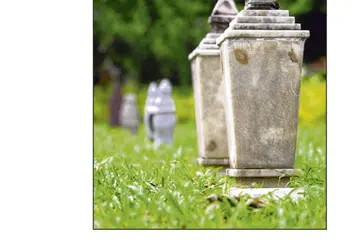 Puisi pendek berjudul Nama tulisan Herman Rothman.