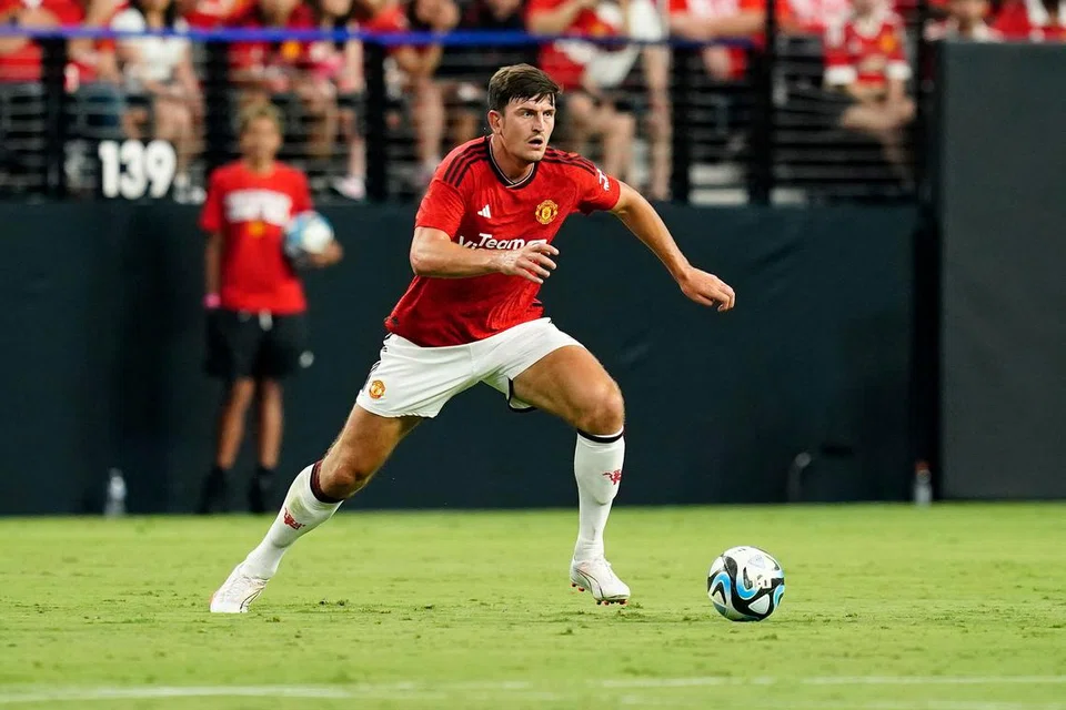 PEMINDAHAN PEMAIN PERTAHANAN: Manchester United membayar rekod £80 juta ($138 juta) untuk menjadikan Harry Maguire pemain pertahanan termahal di dunia pada 2019.