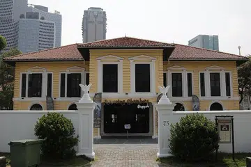 TIMBUL KRITIKAN: Langkah mengubah Gedung Kuning menjadi ruang permainan interaktif telah mencetuskan kritikan daripada masyarakat yang anggap tindakan itu sebagai "tidak menghormati" - Foto BH oleh JEREMY KWAN