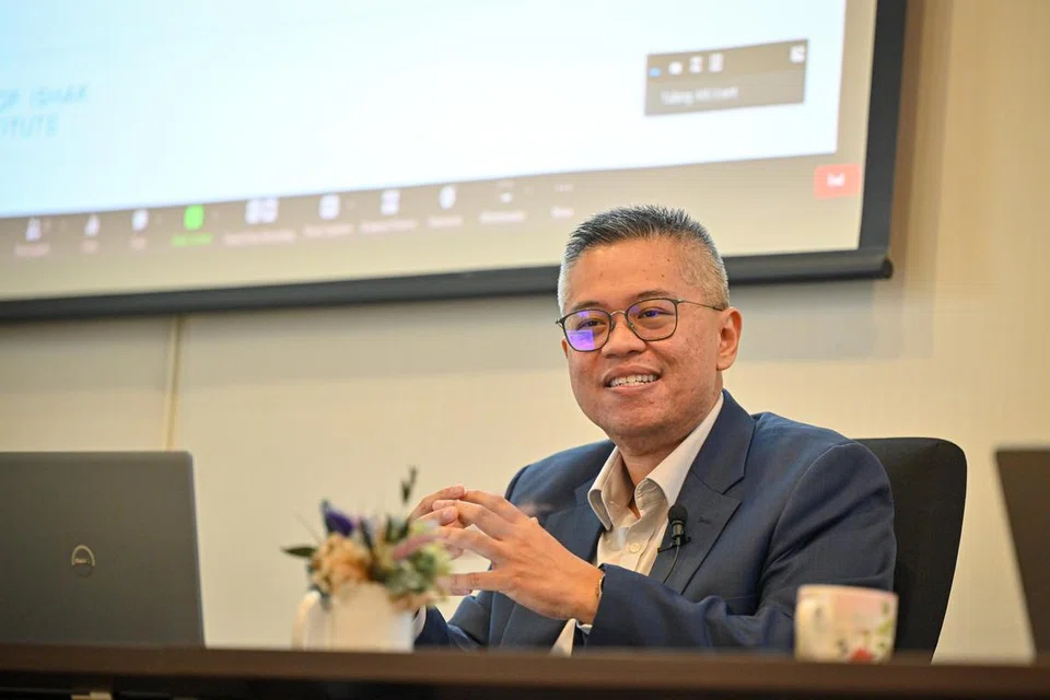 PANEL PENILAI: Panel penilai baru dibentuk terdiri daripada Duta Singapura ke Kuwait (Bukan Pemastautin), Encik Zainul Abidin Rasheed; Editor Berita Harian, Encik Nazry Mokhtar; mantan Anggota Parlimen (AP) yang juga Profesor Madya Kelompok Perniagaan, Perhubungan dan Rekaan di Institut Teknologi Singapura (SIT) dan Timbalan Pengarah Pusat Kepimpinan Masyarakat dan Inovasi Sosial SIT, Dr Intan Azura Mokhtar; Zamil Kanan yang juga Penyelaras bagi Program Pengajian Budaya dan Sosial Serantau, Iseas-Institut Yusof Ishak, Dr Norshahril Saat serta Pengerusi Kumpulan Keyakinan Antara Kaum dan Agama (IRCC) Kembangan-Chai Chee yang juga Anggota Lembaga Institut Timur Tengah, Universiti Nasional Singapura (NUS) Encik Fazlur Rahman Kamsani.