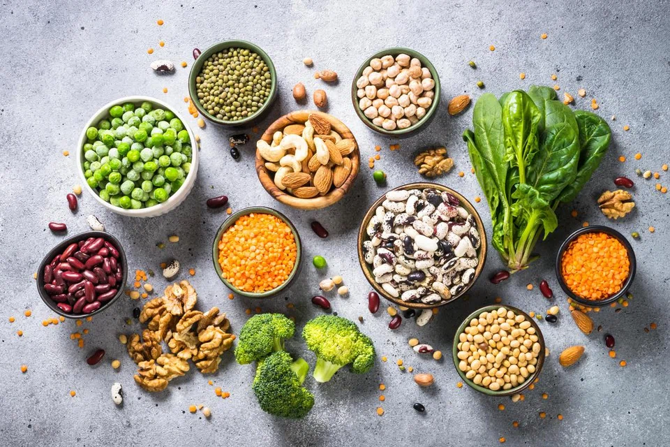 Kacang seperti badam dan biji chia kaya dengan asid lemak omega-3, protein, dan serat.