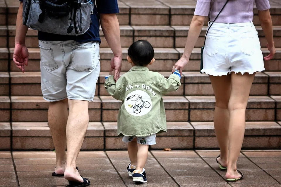 Pemeriksaan untuk mengesan gangguan genetik resesif adalah penting bagi mengelakkan situasi ibu bapa hanya mendapat tahu tentang risiko sesuatu penyakit itu hanya selepas anak yang terjejas itu dilahirkan. 