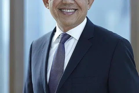 "Kumpulan Barclays telah mengongsi dengan kami bahawa pelanggan mereka amat yakin dengan keupayaan Bank of Singapore. Pembelian itu tepat pada waktunya sedang Asia-Pasifik (tidak termasuk Jepun) dijangka mengambil alih Eropah Barat sebagai rantau kedua paling kaya pada 2017." - Encik Bahren Shaari, Ketua Pegawai Eksekutif (CEO) Bank of Singapore.