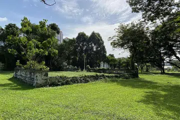 TAPAK ASAL DESA DIRAJA JOHOR: Inilah tapak asal Desa Diraja Johor yang terletak dekat Lapangan Terbang Kallang lama di Kallang. Kewujudan Desa Diraja Johor ini terpahat pada sehelai peta bertarikh 18 Jun 1825 yang ditemui di Arkib Negara Singapura. Istana Johor yang disebut sebagai Desa Diraja Johor pada peta itu disahkan penduduk kampung yang tinggal di sekitar Kallang. Pengakuan mereka ada tertulis dalam satu artikel lama The Straits Times. - Foto BH oleh ISMAIL ALI