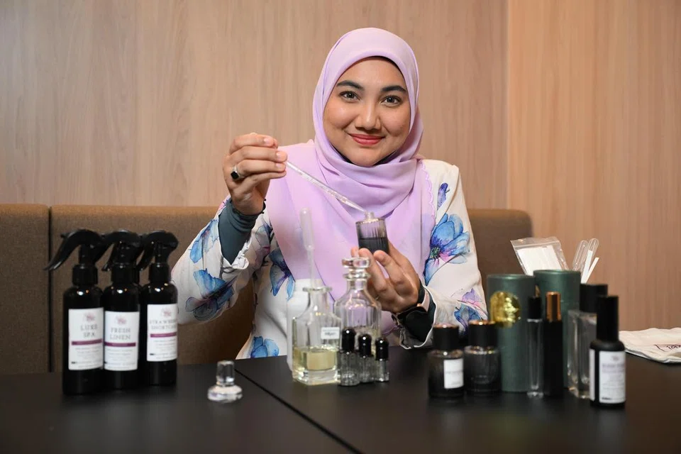  Nurhafizah Ab Hamid,  Liquee Earth and Pure.