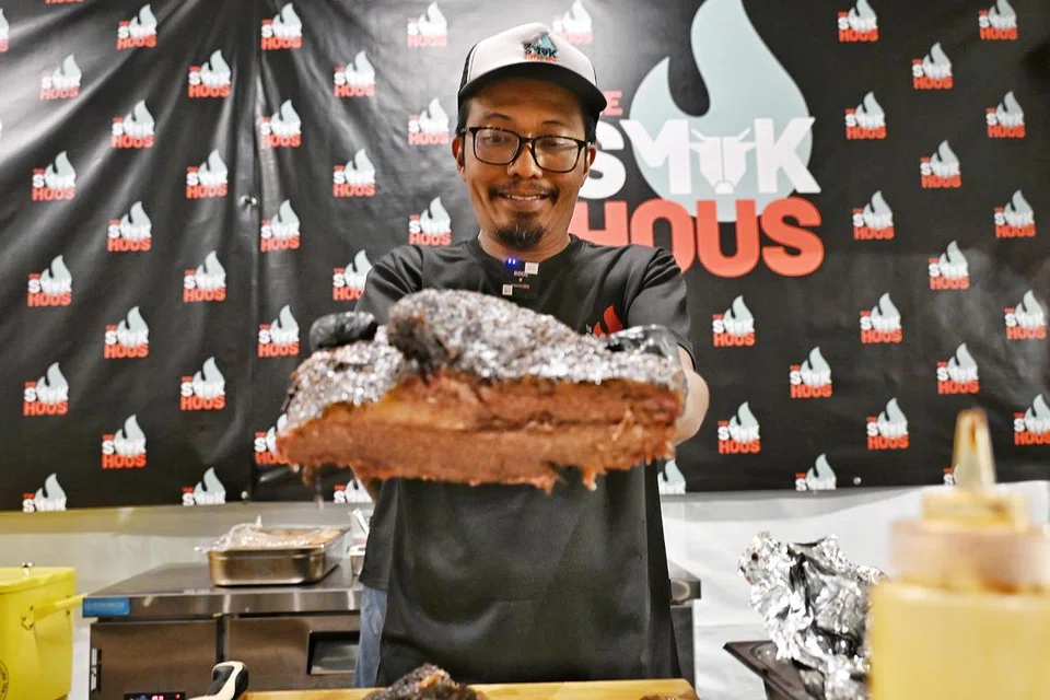 Pemilik The Smok Hous, Encik Isrudy Shaik.