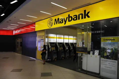 TAWARKAN SIMPANAN TETAP: Maybank Singapura menjanjikan kadar faedah 2.9 peratus setahun untuk simpanan tetap minimum $20,000 dalam dana Akaun Khas selama 12 bulan.