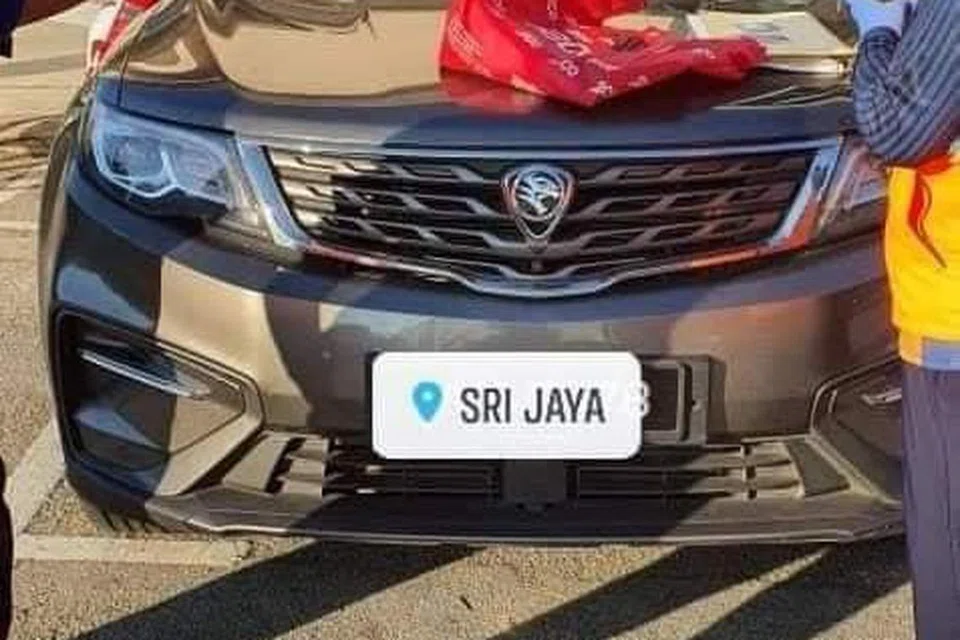 Kereta Proton X70 berharga RM127,000 ($35,713) ini dimiliki seorang lelaki kurang upaya fizikal hasil mengemis di pasar malam sekitar Maran, Pahang.