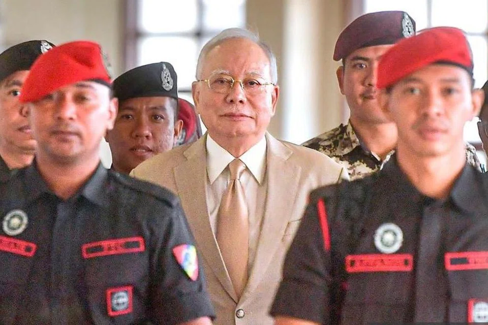 Bekas perdana menteri Malaysia, Najib Razak, sedang menjalani humkuman penjara bagi kesalahan pecah amanah, salah guna kedudukan dan pengubahan wang haram dana milik SRC International Sdn Bhd, sebuah anak syarikat dana pelaburan negara, 1Malaysia Development Berhad (1MDB). Beliau juga dihukum denda.