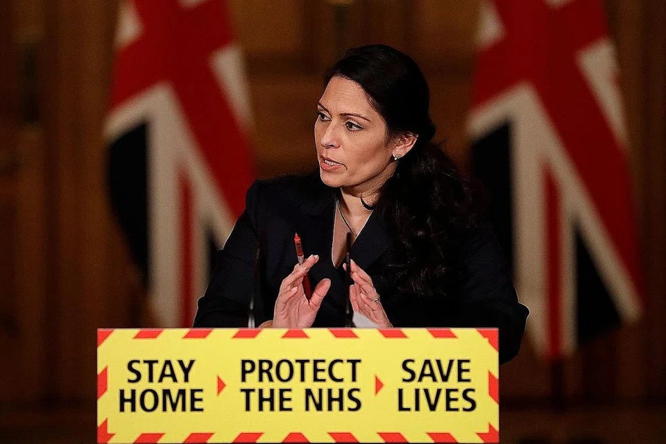 'DUDUK RUMAH': Setiausaha Dalam Negeri Britain, Cik Priti Patel, menggesa warga mematuhi langkah-langkah selamat sedang kes koronavirus bertambah di negara itu. - Foto AFP