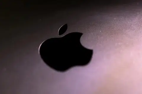 Menurut Apple, fungsi baru itu adalah kerjasama dengan platform pembayaran, pembangun aplikasi, dan rangkaian pembayaran.