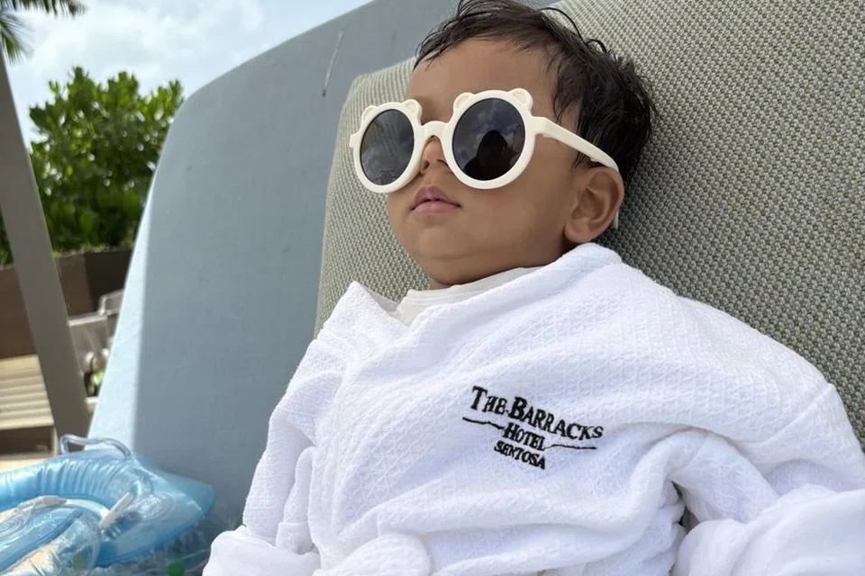 Jubah mandi untuk si kecil yang disediakan oleh hotel.