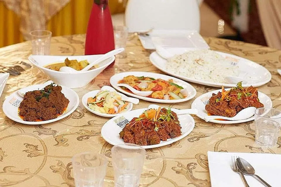 ANTARA SAJIAN: Inilah antara sajian yang disediakan Har Yasin selain beriani dam. - Foto HAR YASIN RESTAURANT PTE LTD