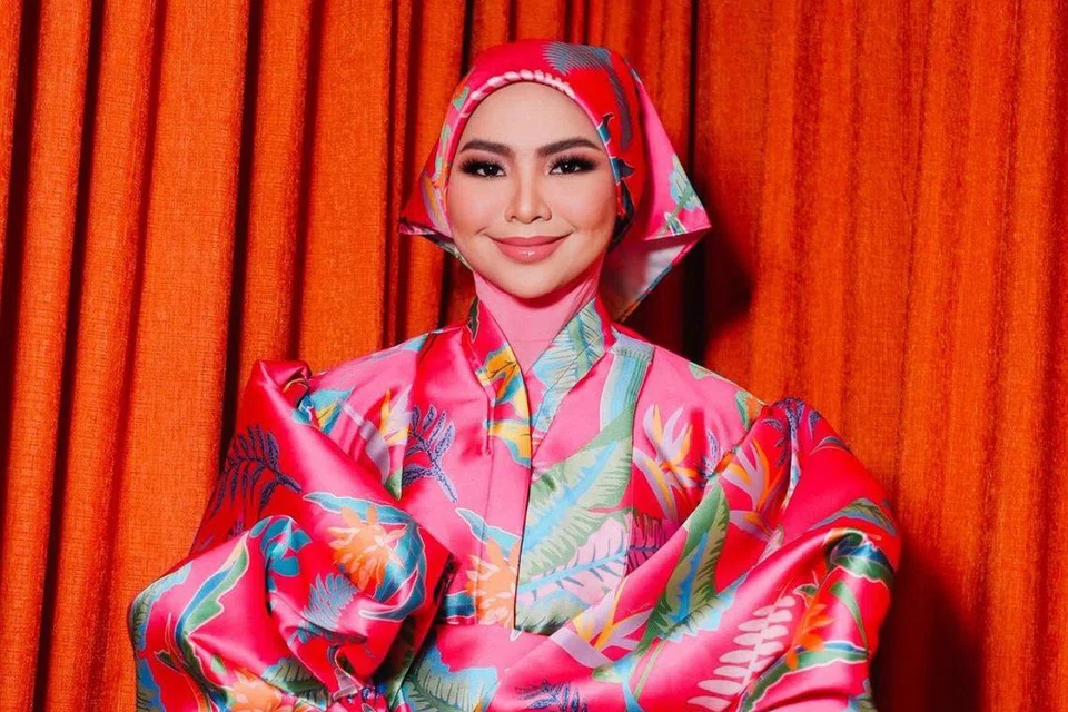 MINAT KAJI EVOLUSI MUZIK SINGAPURA: Aina Abdul gigih ambil tahu tentang perkembangan muzik Singapura sebagai rujukan membuat persiapan konsert ‘A Night With Aina Abdul Live In Singapore’.