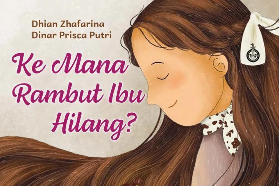 Ke Mana Rambut Ibu Hilang?

Saya sayang akan Ibu. Saya sangat menyukai rambutnya yang ikal mayang. Rambut Ibu lembut seperti kasih sayangnya. Namun, pada suatu hari, saya melihat ada yang berbeza. Rambut Ibu menghilang.