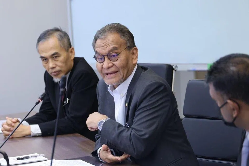 TIDAK TEPAT: Menteri Kesihatan, Datuk Seri Dr Dzulkefly Ahmad, menafikan dakwaan pakar patologi Hospital Sultanah Aminah Johor Bahru disiasat berkait kes pemalsuan ujian kencing.