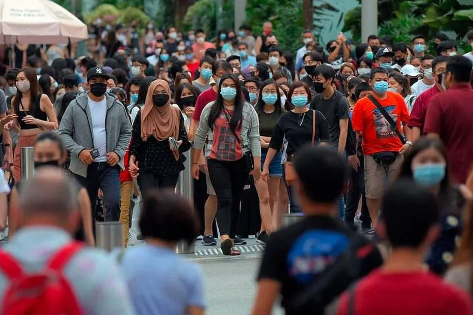 Singapura mencapai perpaduan sosial yang membolehkan rakyat hidup dengan harmoni, kata Encik Masagos. - Foto fail
