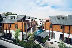 KEMBANGKAN WAKAF: Unit rumah teres ini, yang diberi nama Alias Villas dibangunkan daripada tanah wakaf Haji Alias yang turut menempatkan Masjid Al-Huda, adalah antara harta wakaf yang telah dibangunkan semula dan menghasilkan pulangan bermakna. - Foto fail.