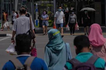Sebanyak 935 kes baru jangkitan Covid-19 dilaporkan sehingga tengah hari Jumaat (17 Sept). - Foto fail