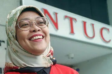  PEGUAM: Cik Halimah memulakan kerjaya sebagai pegawai guaman di Kongres Kesatuan Sekerja Kebangsaan (NTUC) dan seterusnya dipilih menyertai Pertubuhan Buruh Antarabangsa (ILO).