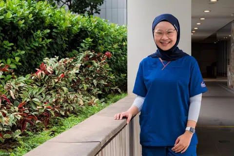 CAPAI CITA-CITA: Cik Aqilah Faaiqah Haji Shamsuri merupakan lulusan Sarjana Muda dalam jurusan Perubatan dan Sarjana Muda dalam jurusan Pembedahan dari NUS. 