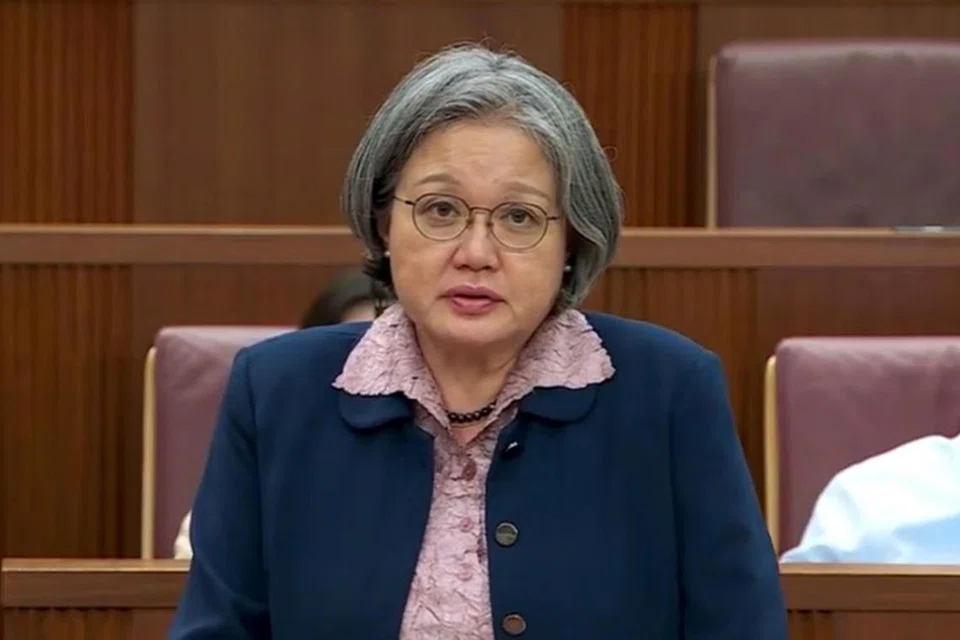 CIK SYLVIA LIM: Anggota Parlimen, Cik Sylvia Lim (GRC Aljunied), bertanya kepada Menteri Ehwal Dalam Negeri merangkap Undang-Undang, Encik K Shanmugam, bidang kuasa lain yang manakah sedang dipertimbangkan untuk merekrut Pegawai Polis Tambahan.