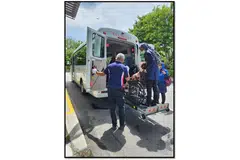 KEMUDAHAN PENGANGKUTAN: Pihak Masjid Hasanah menggunakan khidmat bas khas untuk warga emas yang berkerusi roda.