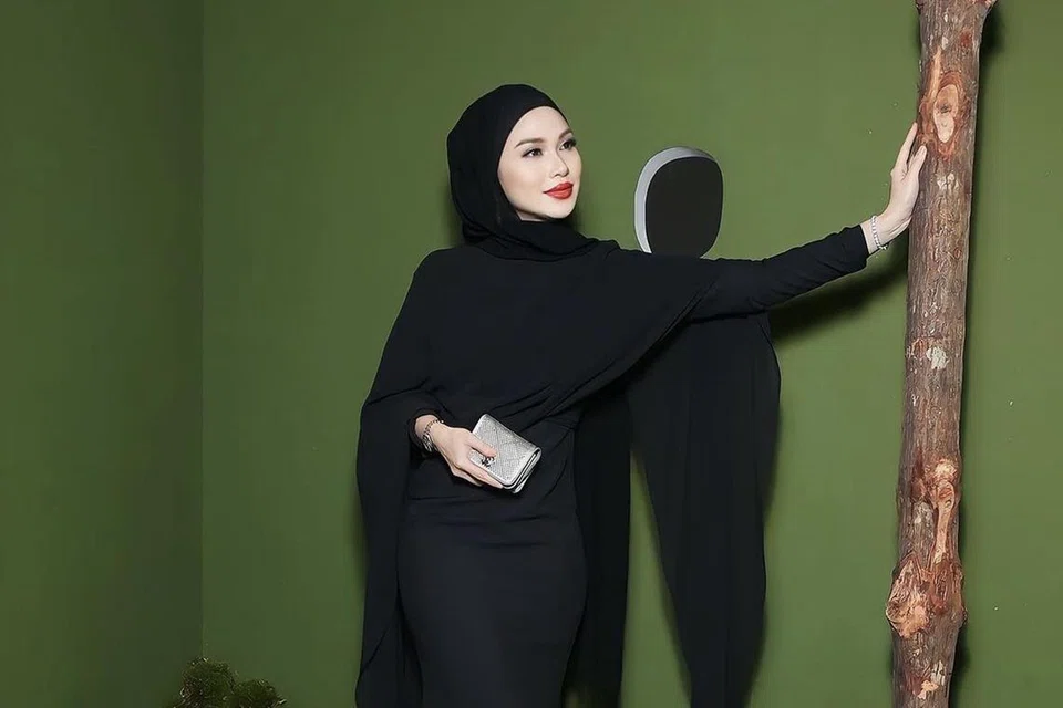 ANGGUN: Jenama fesyen ini melambangkan kecintaan Anzalna terhadap fesyen selepas mengenakan hijab. Beliau bekerjasama dengan pereka fesyen terkenal, Ashraff Zainal, sejak 2015 untuk mencipta koleksi Anzalna Vestiaire yang mencerminkan selera dan gayanya.
