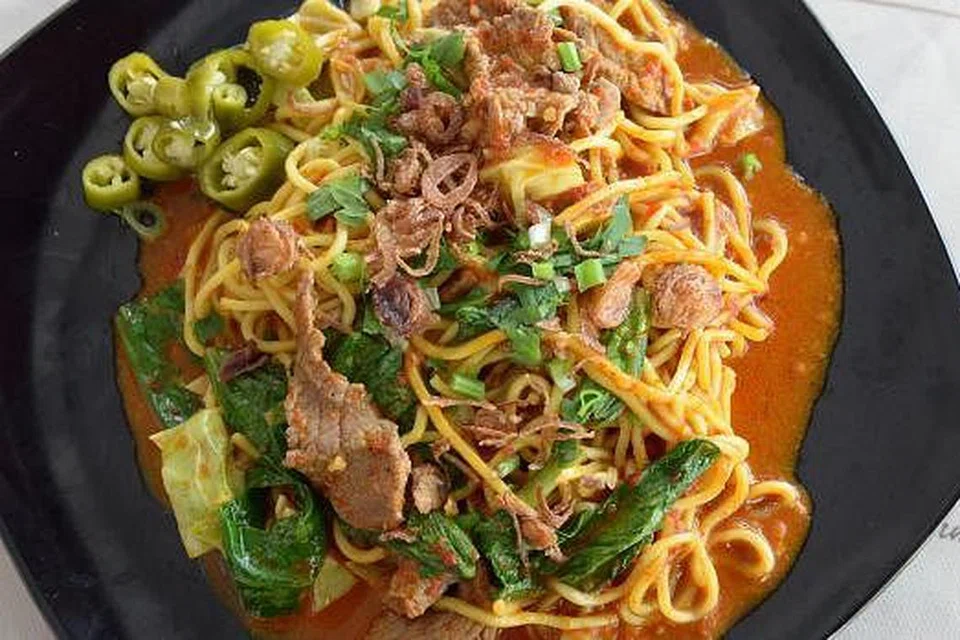 HIDUPKAN SEMULA: Inilah mi Wak Katok yang diperkenalkan semula oleh Encik Asman agar generasi muda mengenali dan dapat menikmatinya. - Foto-foto TUKIMAN WARJI 