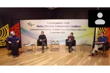 DIALOG BINCANG ISU WARGA: Dr Maliki Osman bersama Encik Zhulkarnain Abdul Rahim dan Encik Mohd Fahmi Aliman menyertai sekitar 180 peserta dalam dialog maya bagi pemimpin masyarakat Melayu/Islam anjuran M Kuasa Tiga (M³) malam kelmarin. Bersama mereka ialah moderator Cik A. J. Suhani, yang juga pengerusi Mesra. - Foto PERSATUAN RAKYAT (PA).